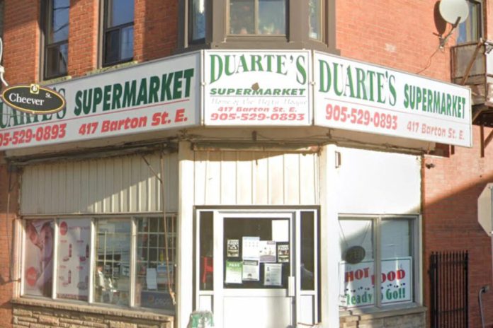 the outside of the Duarte's supermarket